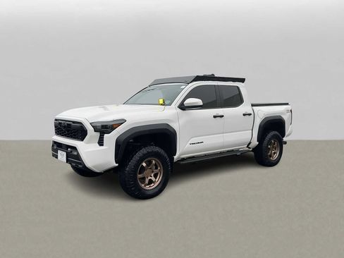 Used 2024 Toyota Tacoma TRD Off-Road AWD/4WD image 4