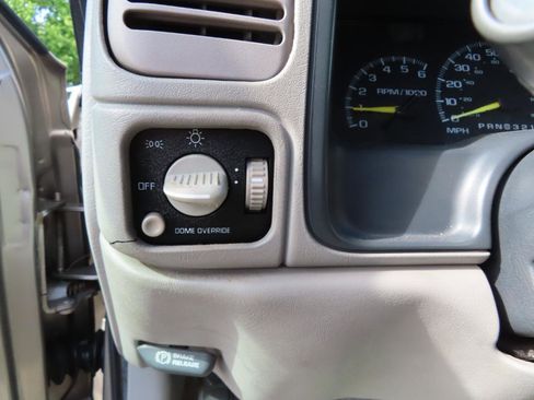 Used 1999 Chevrolet Suburban 2500 w/ Preferred Equipment Group 3 AWD/4WD image 30