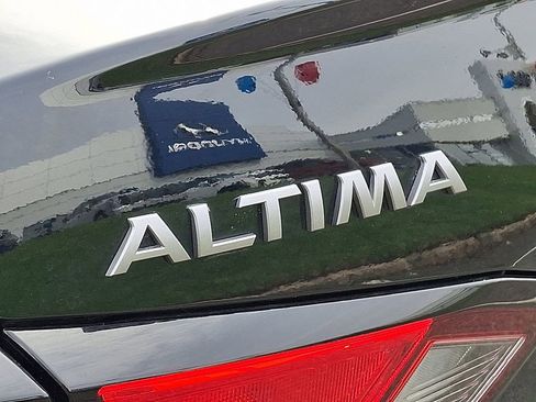 Used 2025 Nissan Altima 2.5 SV image 30