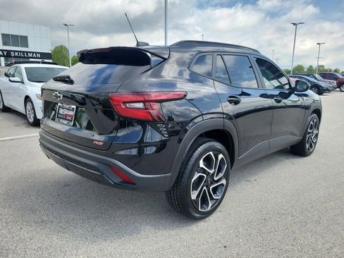 Used 2024 Chevrolet Trax RS w/ Sunroof Package FWD image 6