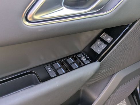 Used 2026 Land Rover Range Rover Velar S AWD/4WD image 12