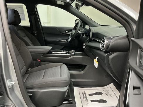 New 2027 Chevrolet Equinox LT w/ Safety and Technology Package AWD/4WD image 34