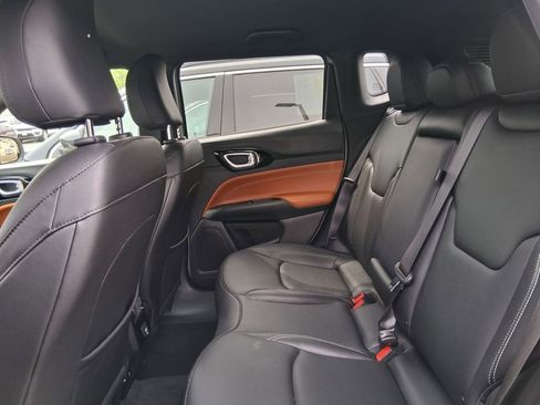 Certified 2025 Jeep Compass Limited AWD/4WD image 34