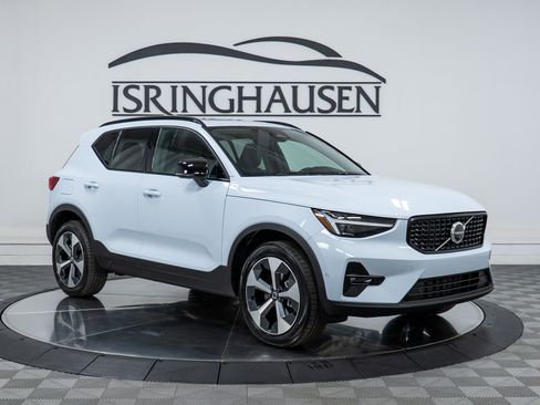 New 2026 Volvo XC40 B5 Plus w/ Protection Package Premier image 3