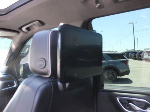 Used 2021 Chevrolet Tahoe Premier w/ Premium Package RWD image 18