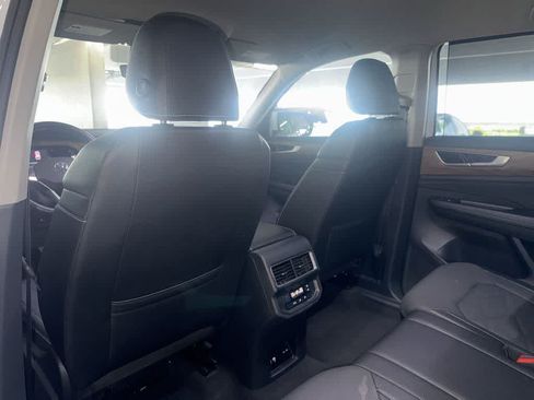 Used 2025 Volkswagen Atlas SE FWD image 22