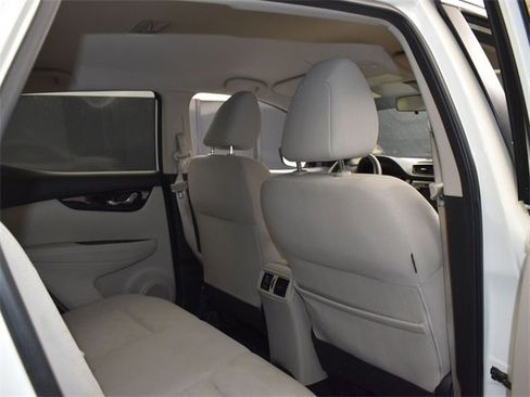 Used 2019 Nissan Rogue Sport SV image 11