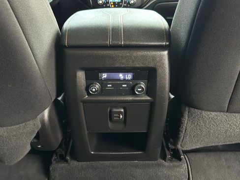 Used 2021 Chevrolet Traverse LT image 18