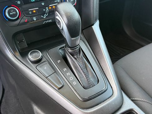 Used 2017 Ford Focus SEL w/ Cold Weather Package FWD image 27
