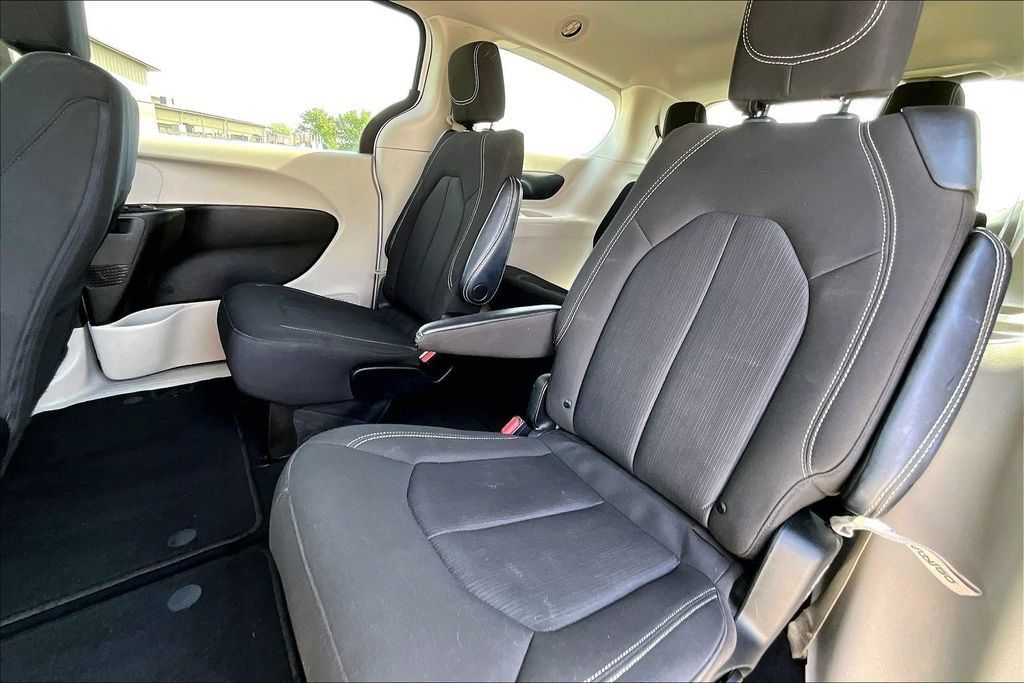 Used 2023 Chrysler Voyager LX FWD image 24