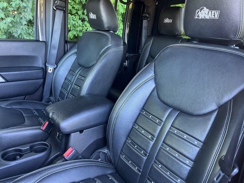 Used 2016 Jeep Wrangler Unlimited Rubicon w/ Connectivity Group AWD/4WD image 38