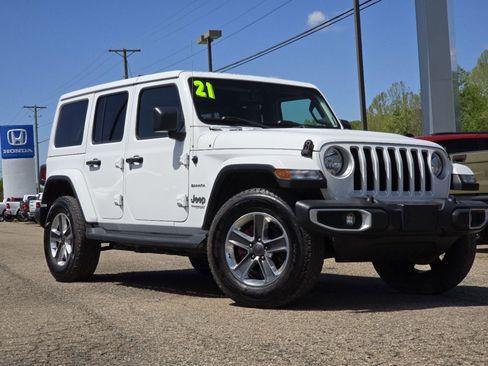 Used 2021 Jeep Wrangler Unlimited Sahara w/ Uconnect 4C Nav & Sound Group AWD/4WD image 2