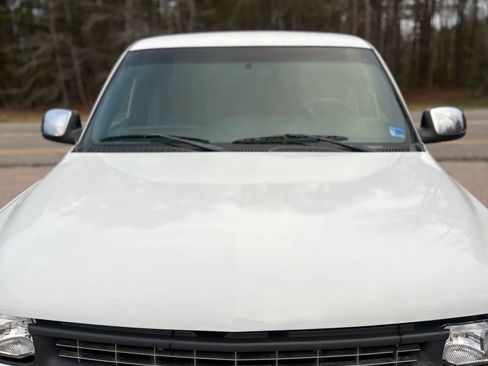 Used 2002 Chevrolet Silverado 1500 LS w/ Heavy Duty Suspension Pkg RWD image 40