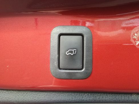 Used 2017 Toyota Highlander AWD V6 image 9