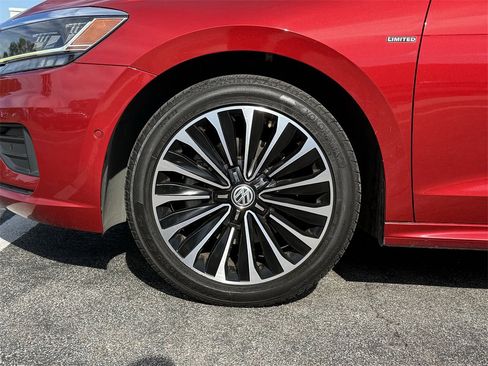 Used 2022 Volkswagen Passat 2.0T image 9