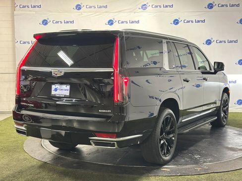 Used 2023 Cadillac Escalade ESV Luxury image 3