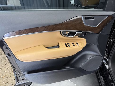 Used 2016 Volvo XC90 T6 Momentum w/ Momentum Plus Package image 18