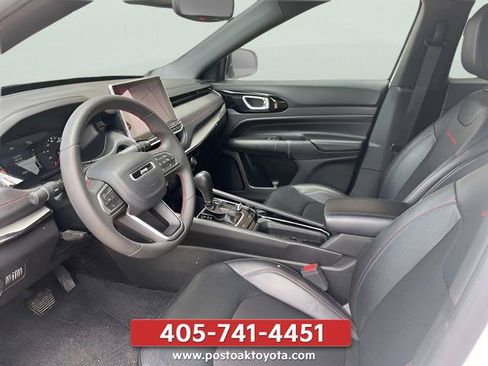Used 2025 Jeep Compass Trailhawk AWD/4WD image 8