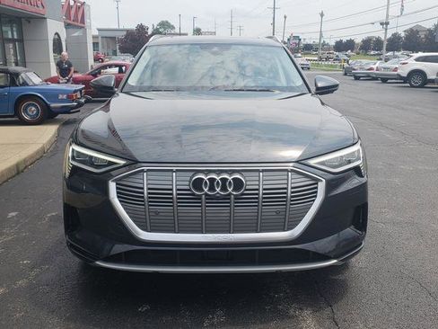 Used 2019 Audi e-tron Prestige w/ Prestige Package image 3