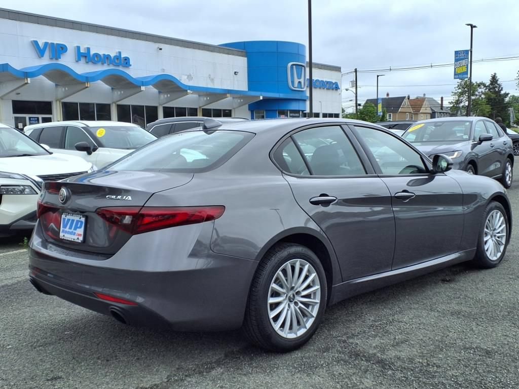 Used 2023 Alfa Romeo Giulia Sprint AWD/4WD image 6