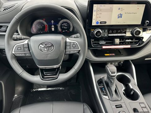 New 2026 Toyota Highlander XSE image 12