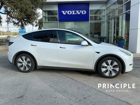 Used 2021 Tesla Model Y Long Range image 3