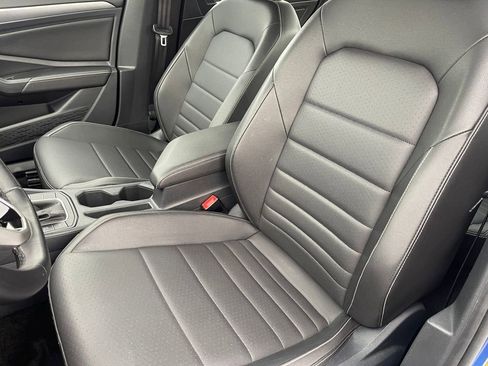 Used 2024 Volkswagen Jetta SE FWD image 10