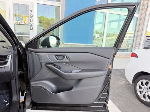 Used 2025 Nissan Rogue S FWD image 22