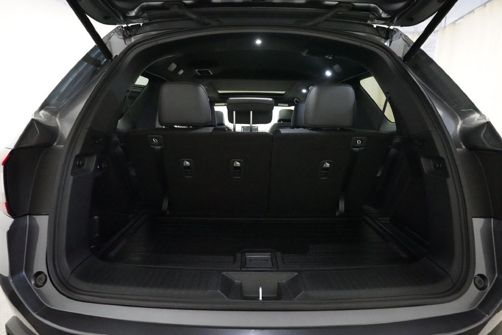 Used 2025 Honda Pilot Black Edition image 10