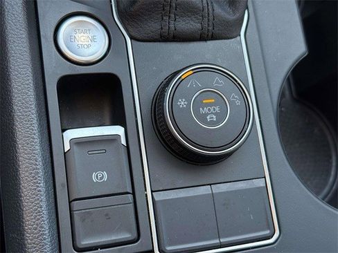 Used 2020 Volkswagen Atlas SE w/ Towing Package image 25