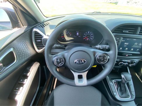 Used 2021 Kia Soul LX FWD image 18