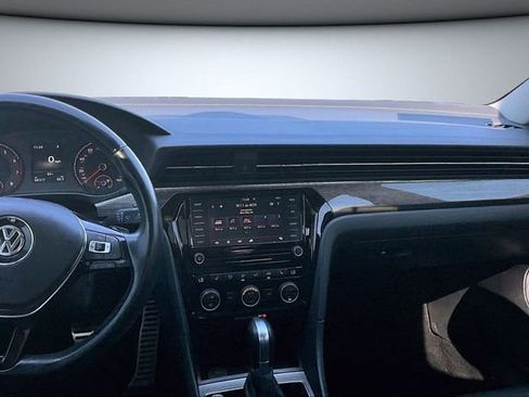 Used 2020 Volkswagen Passat 2.0T R-Line image 9