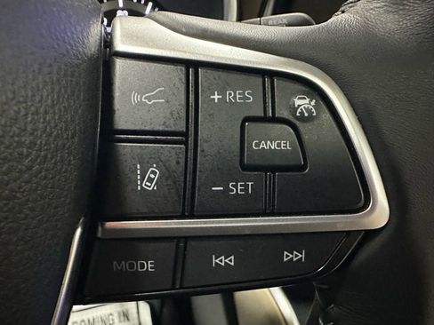 Used 2025 Toyota Highlander XLE image 20