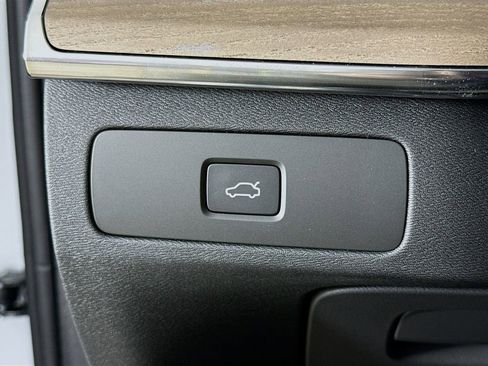 New 2026 Volvo XC90 B6 Plus w/ Protection Package Premier AWD/4WD image 10