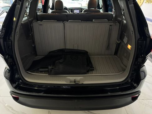 Used 2019 Toyota Highlander XLE AWD/4WD image 27