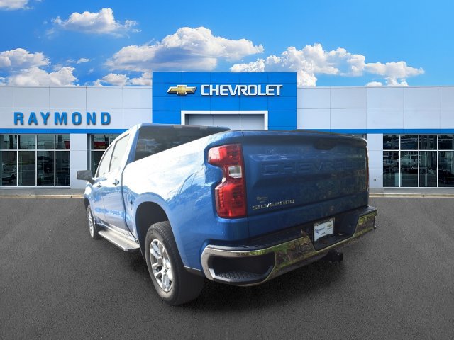 Used 2022 Chevrolet Silverado 1500 LT w/ Convenience Package II AWD/4WD image 3