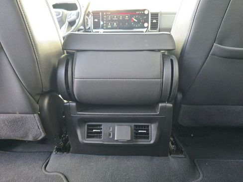 Used 2025 GMC Sierra 1500 SLT image 30