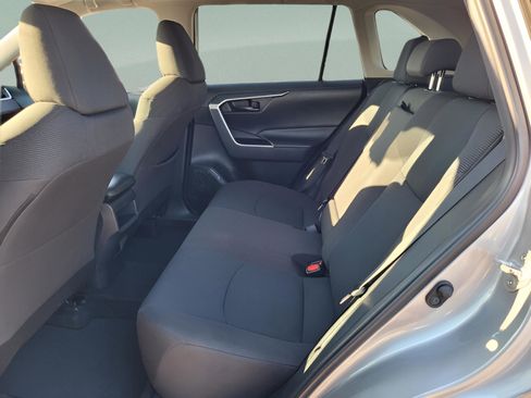 Used 2020 Toyota RAV4 LE image 14