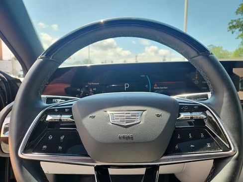 Used 2024 Cadillac Lyriq Luxury AWD/4WD image 19