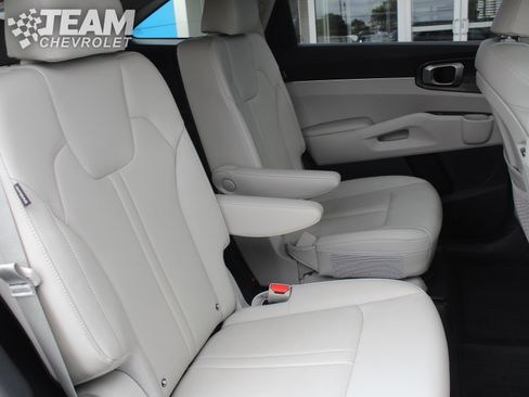 Used 2025 Kia Sorento EX FWD image 25