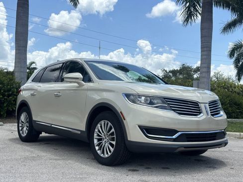 Used 2016 Lincoln MKX Select w/ Select Plus Package FWD image 3