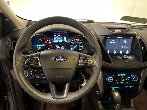 Certified 2017 Ford Escape SE w/ Equipment Group 201A FWD image 5