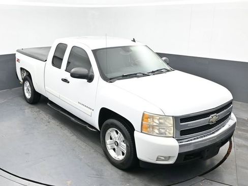 Used 2007 Chevrolet Silverado 1500 LT w/ 2LT Audio Package AWD/4WD image 23