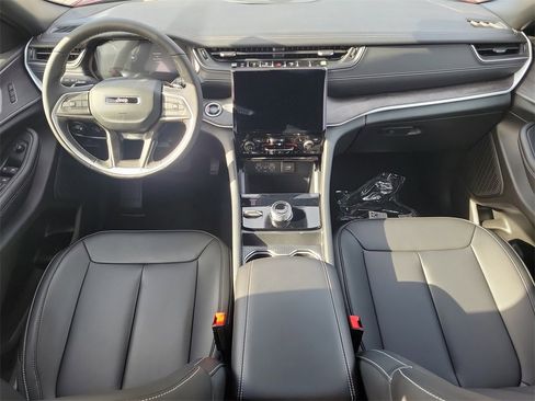 Certified 2025 Jeep Grand Cherokee Limited w/ Black Appearance Package image 16