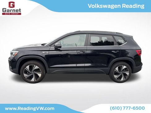 Used 2024 Volkswagen Taos SE AWD/4WD image 2