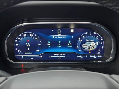 Used 2022 Chevrolet Suburban High Country image 24