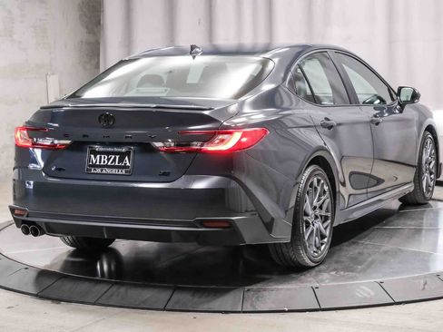 Used 2025 Toyota Camry SE FWD image 4
