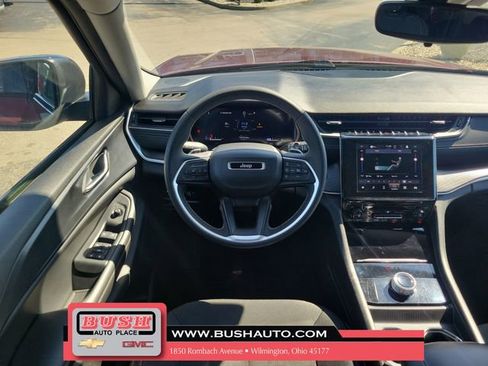 Used 2023 Jeep Grand Cherokee L Laredo image 10