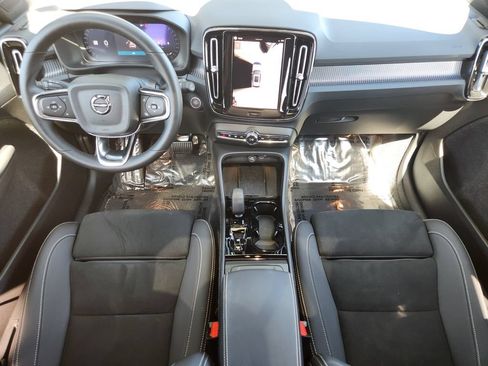 Used 2025 Volvo XC40 B5 Plus AWD/4WD image 16