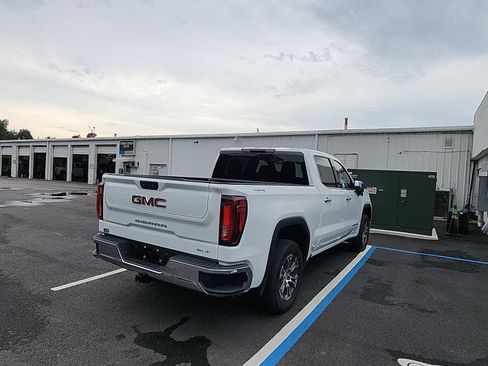 Used 2026 GMC Sierra 1500 SLT AWD/4WD image 5